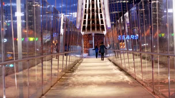 Motion of pedestrian crossing bridge to mall on cold winter day — Stock Video