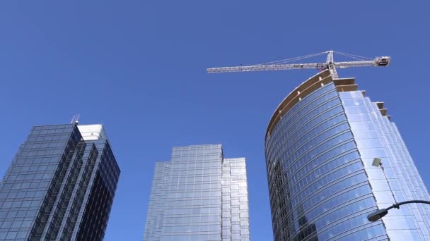 Movimento do novo edifício e guindaste — Vídeo de Stock