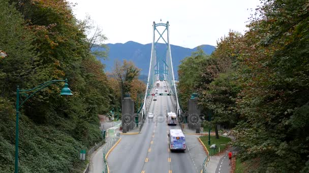 Motion of traffic flow on Lions Gate Bridge at Stanley Park in Vancouver BC Canada — Stock Video