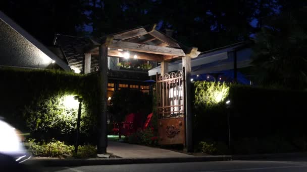Escena nocturna Teahouse restaurante en Stanley Park en Vancouver BC Canadá . — Vídeos de Stock