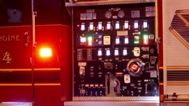 Yangın Kurtarma eylem acil durum personeli yanıp sönen ışık ve coquitlam panoda