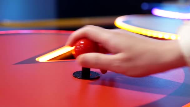 Close up woman playing Mac video game at cineplex — Stock Video