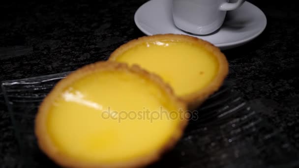 Motion of changing focus between egg crots and coffee on table — Video Stock