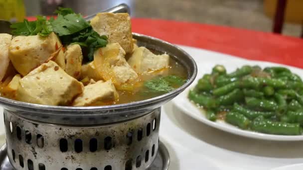 One side of hot pot with heavy steam inside Chinese restaurant — Stock Video