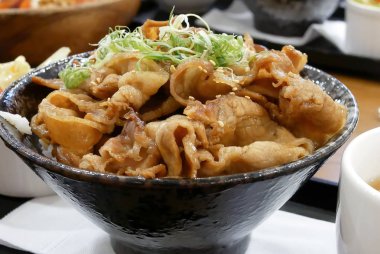 Japon restoranı içindeki tablo üzerinde bu dal, yakın çekim