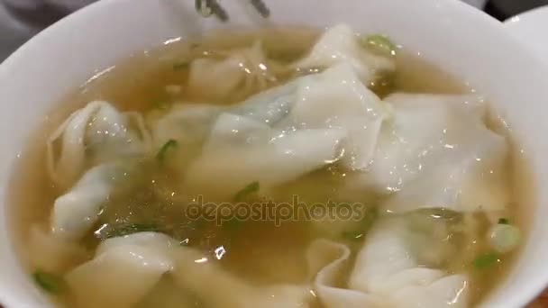 Mouvement Des Personnes Mangeant Wonton Intérieur Restaurant Chinois — Video