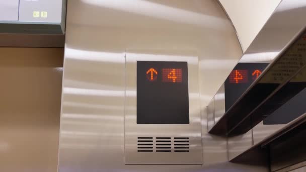 Mozgás Emberek Három Nyolc Emeleten Lift Belül Bevásárlóközpont Étteremben — Stock videók