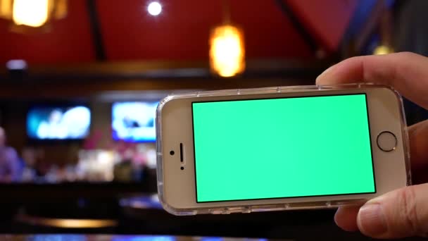 코퀴틀람 캐나다 2018 작업자에서 스크린 전화를 사람의 레스토랑 — 비디오