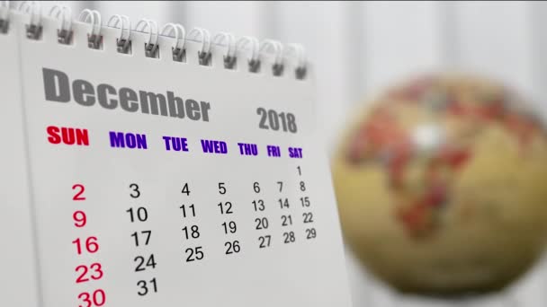 Движение Декабрьского Календаря 2018 Года Размытием Земной Шара Поворотным Фоном — стоковое видео