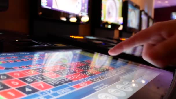 Motion People Playing Casino Roulette Machine Reflection Spinning Ball Screen — Stock Video