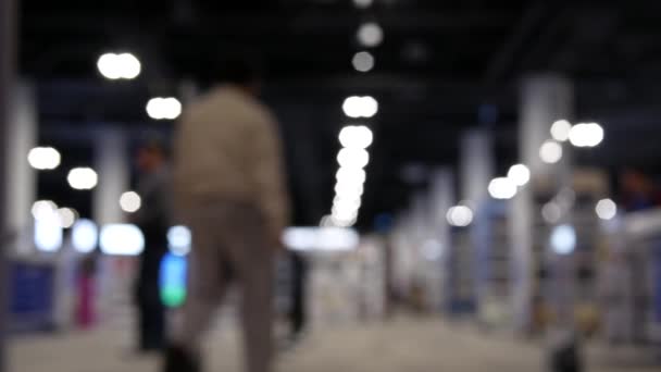 Blur Motion People Shopping Electric Store Resolution — Stock Video