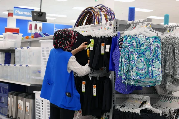 Coquitlam Kanada Temmuz 2016 Walmart Mağazasında Satılan Giysiler Için Fiyat — Stok fotoğraf