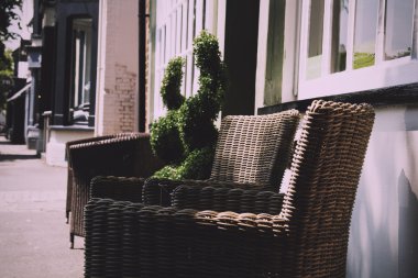 Beaconsfield, İngiltere - Haziran 2016: Sandalyeler dışında bir sho Satılık