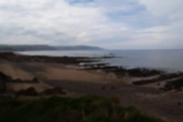 Widok na wybrzeże w pobliżu Bude Cornwall z ostrości. — Zdjęcie stockowe