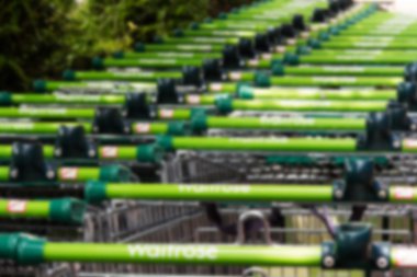 Beaconsfield, İngiltere - Haziran 2016: trollies ou alışveriş gamex