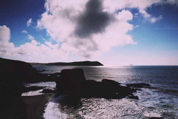 Красивый вид на море из винтажного ретро-фильтра Polzeath . — стоковое фото