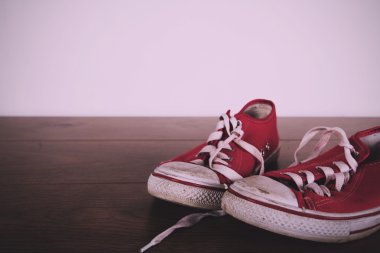 Eski ahşap zemin Vintage Retro filtre üzerinde ayakkabı tuval.