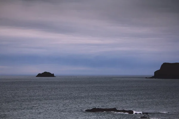 Vista ao longo da costa de Rock perto de Padstow Vintage Retro Filter — Fotografia de Stock