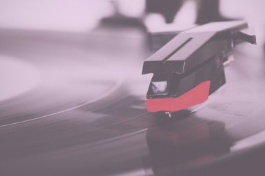 Bir retro plak çalar Vintage Retro filtre yakın çekim.
