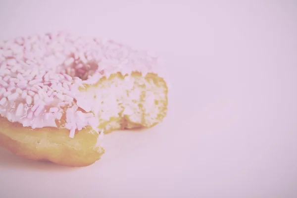 Крижаний пончик на світлому фоні Вінтажний Ретро фільтр . — стокове фото