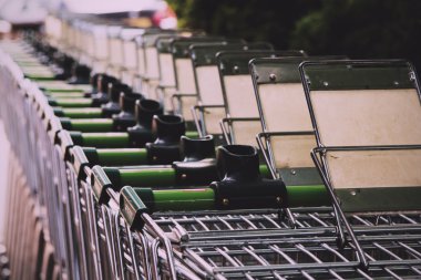 Beaconsfield, İngiltere - Haziran 2016: trollies ou alışveriş gamex