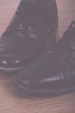 Ahşap zemin Vintage Retro filtre üzerinde ayakkabı.