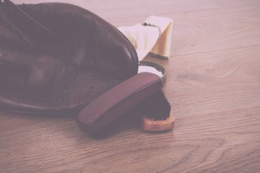 Ayakkabı ve bir tahta üzerinde temizleme ekipmanı Retro Vintage Fil kat