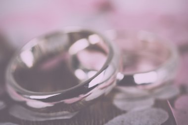 Alyans konfeti Retro Vintage bir ahşap zemin üzerine