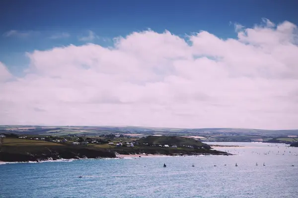 Uitzicht vanaf de ribben pad in de buurt van Polzeath Vintage Retro Filter. — Stockfoto