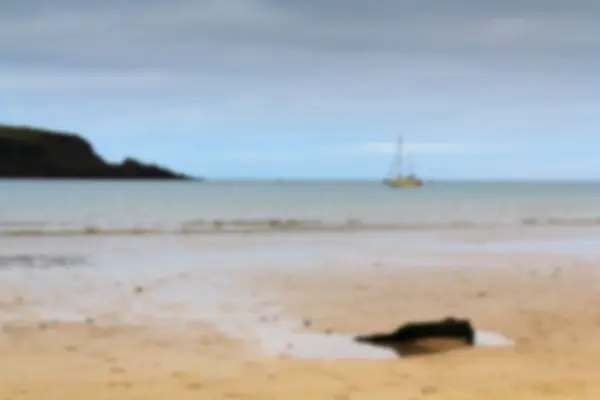 Bella vista sul mare vicino a Padstow Fuori fuoco . — Foto Stock