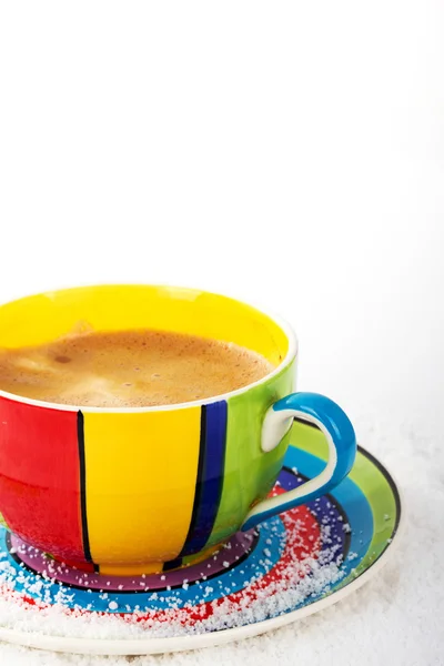 Chocolate quente em um copo colorido brilhante — Fotografia de Stock