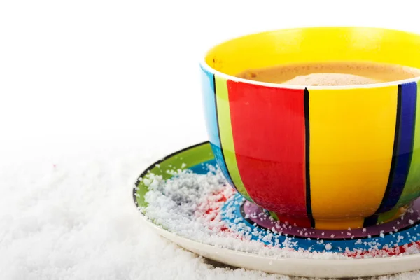 Chocolate quente em um copo colorido brilhante — Fotografia de Stock