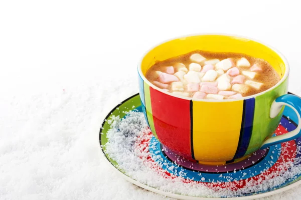 Chocolate quente em um copo colorido brilhante — Fotografia de Stock