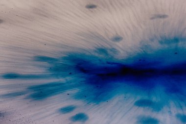 Siyah bir arka plan Hdr filtre sıçramasına boya damla.