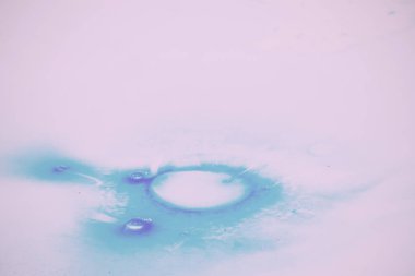 Siyah bir arka plan Vintage Retro filtre sıçramasına boya damla.