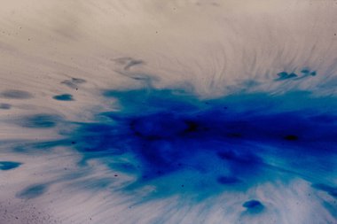 Siyah bir arka plan Hdr filtre sıçramasına boya damla.