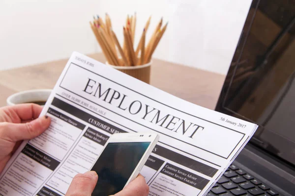 Búsqueda de un nuevo trabajo o empleo — Foto de Stock