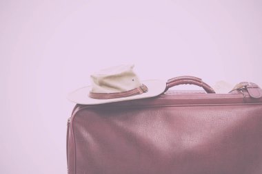 Eski vintage kahverengi deri bavul Vintage seyahat için hazır 