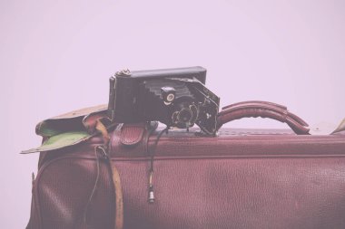 Eski kahverengi deri bavul Vintage Retro Fi seyahat için hazır