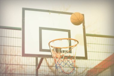 Bir okulda Basketbol çember oyun parkı