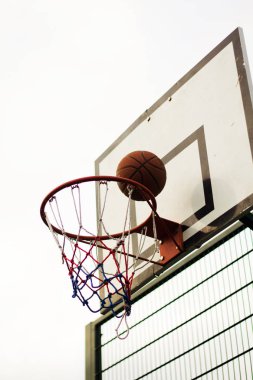 Bir okulda Basketbol çember oyun parkı
