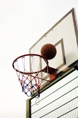Bir okulda Basketbol çember oyun parkı