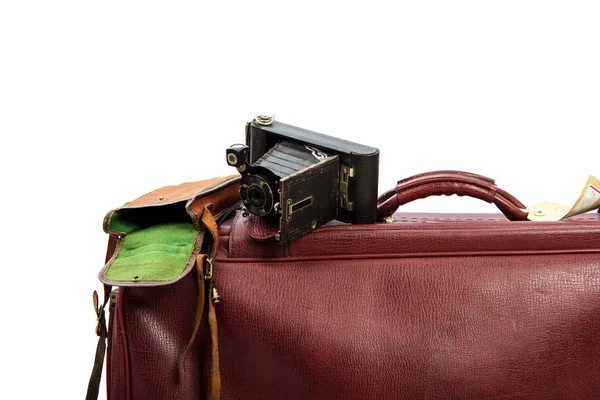 Old brown leather suitcase ready for travelling — Stock Photo, Image