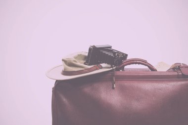 Eski kahverengi deri bavul Vintage Retro Fi seyahat için hazır