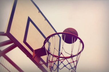 Bir okulda Basketbol çember oyun parkı