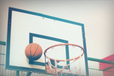 Bir okulda Basketbol çember oyun parkı