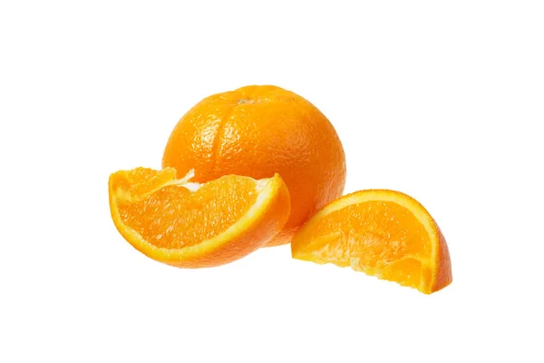 Rebanada madura de naranja sobre un fondo blanco — Foto de Stock