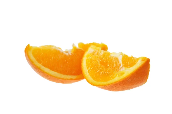 Rebanada madura de naranja sobre un fondo blanco — Foto de Stock