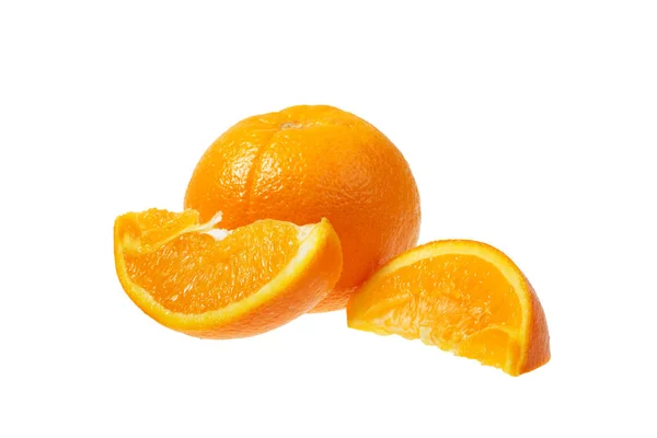 Rebanada madura de naranja sobre un fondo blanco — Foto de Stock