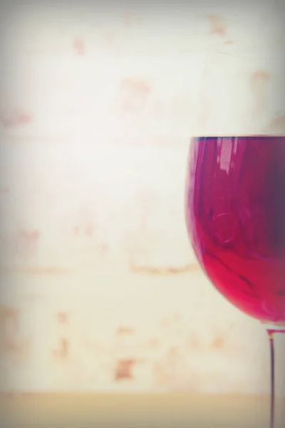 素朴な背景赤ワインのガラス — ストック写真